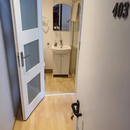 Jasna Self Check-in * ワルシャワ